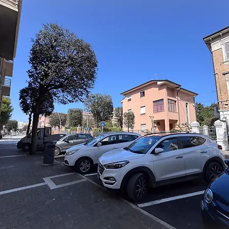 Vittorio Veneto - Spacious And Bright By Host Hero * Чивитанова-Марке