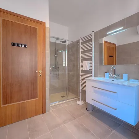 Vittorio Veneto - Spacious And Bright Apartment